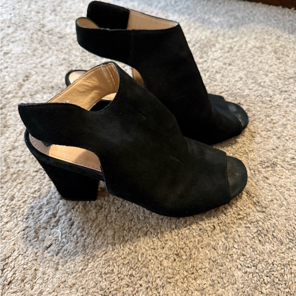 MAKE AN OFFER!
Elegant Black Peep-Toe Women's Shoes - Picture 2 of 2